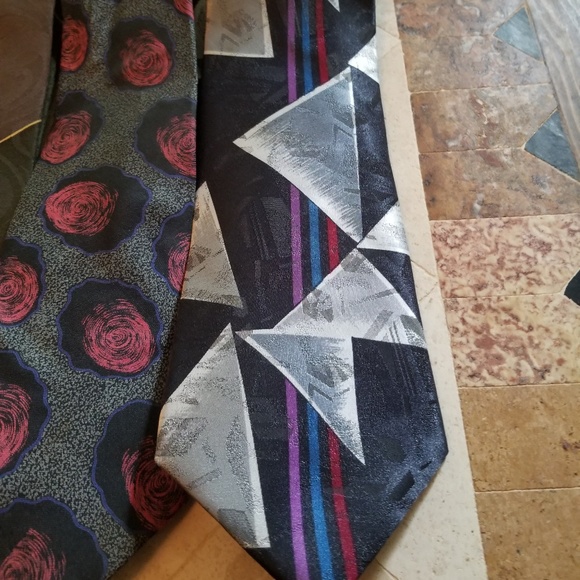 4 Vintage Ties - Picture 2 of 3